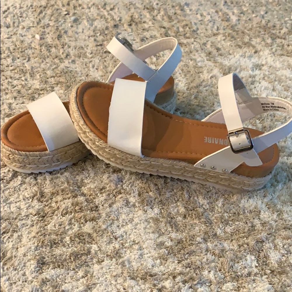 Like New! White Platform Sandals (size 7)